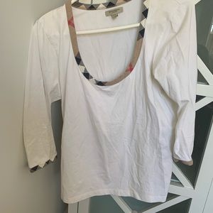 Burberry tee in size XL WHITE